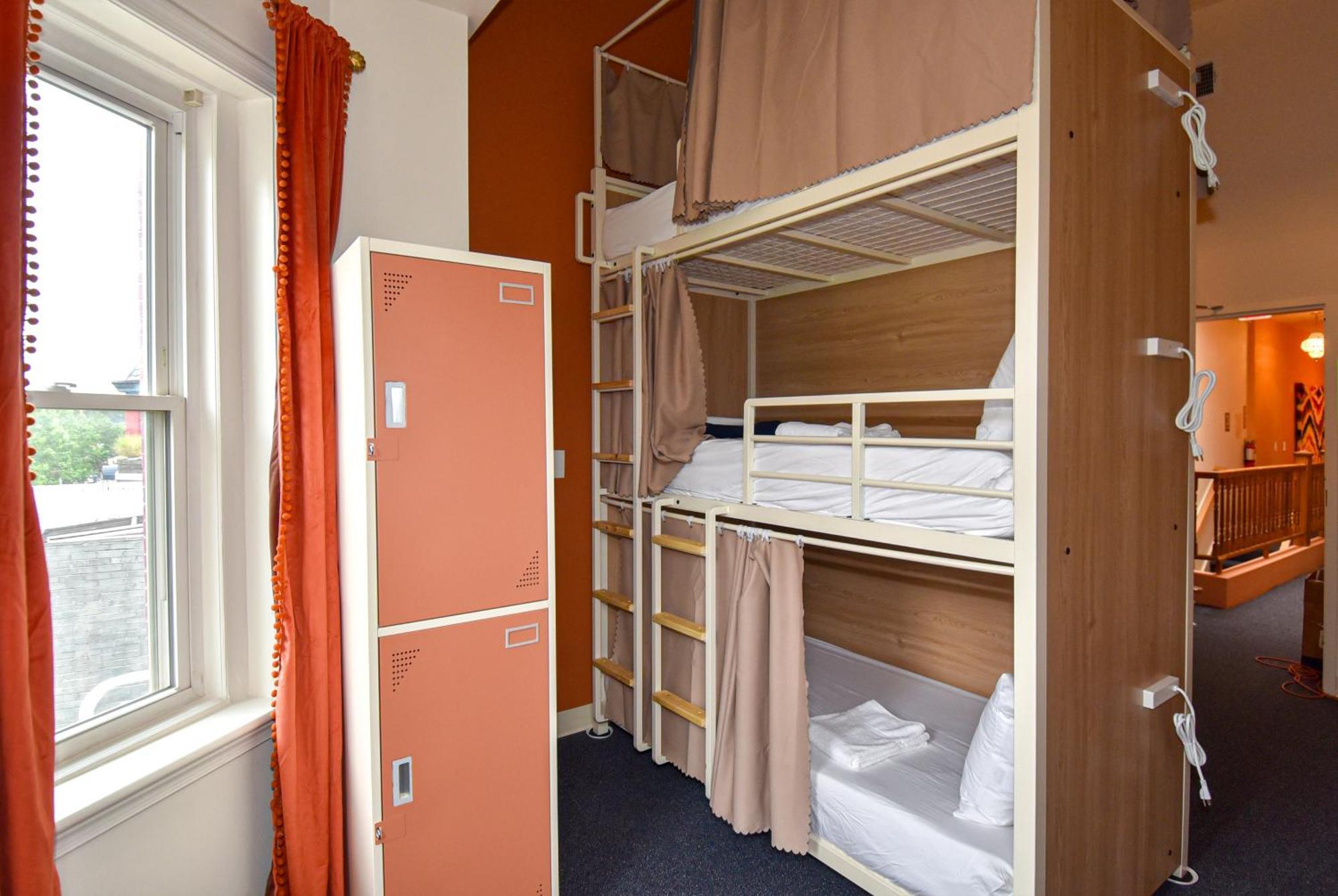 Caravan Hostel Dc Washington Exterior photo