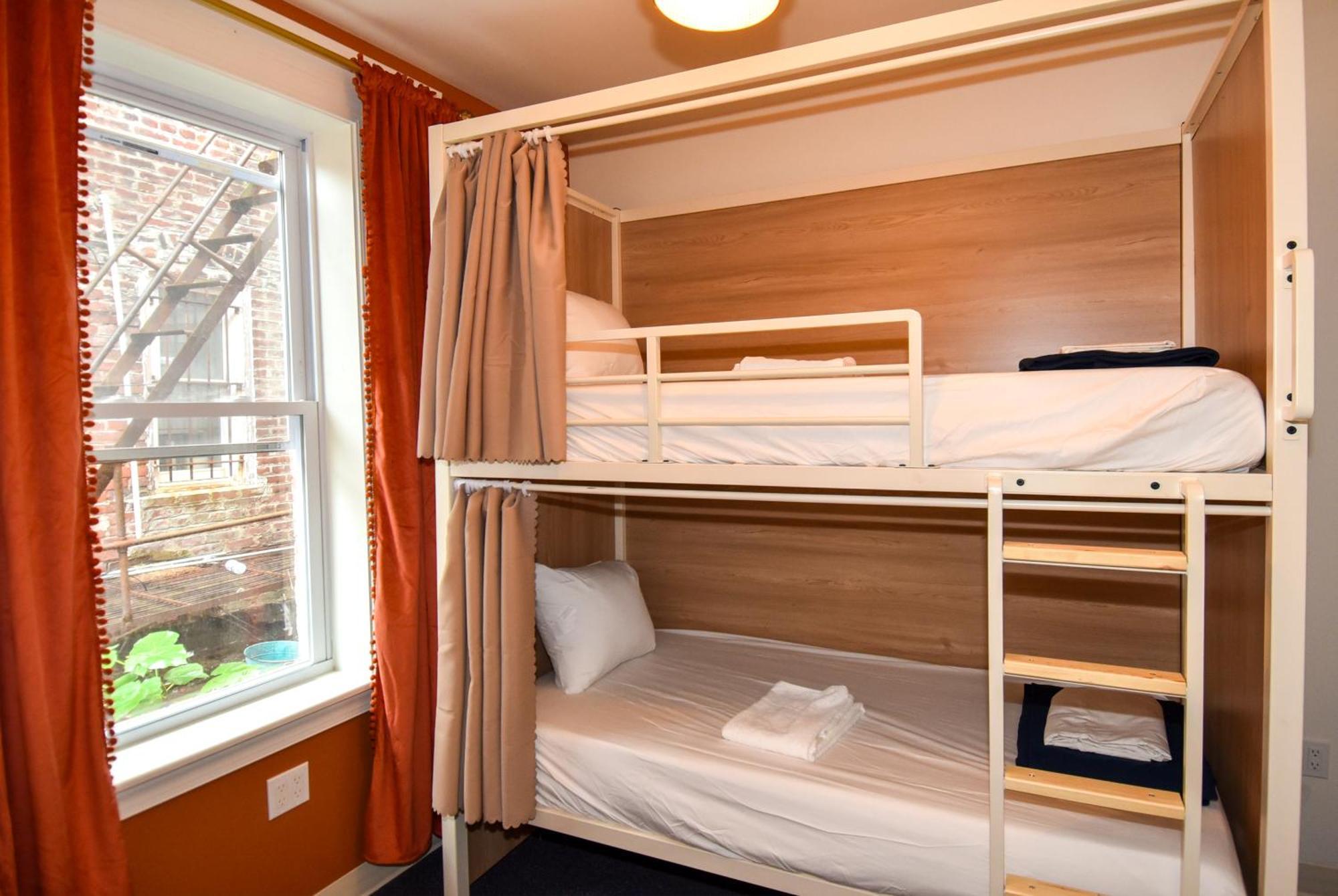 Caravan Hostel Dc Washington Exterior photo