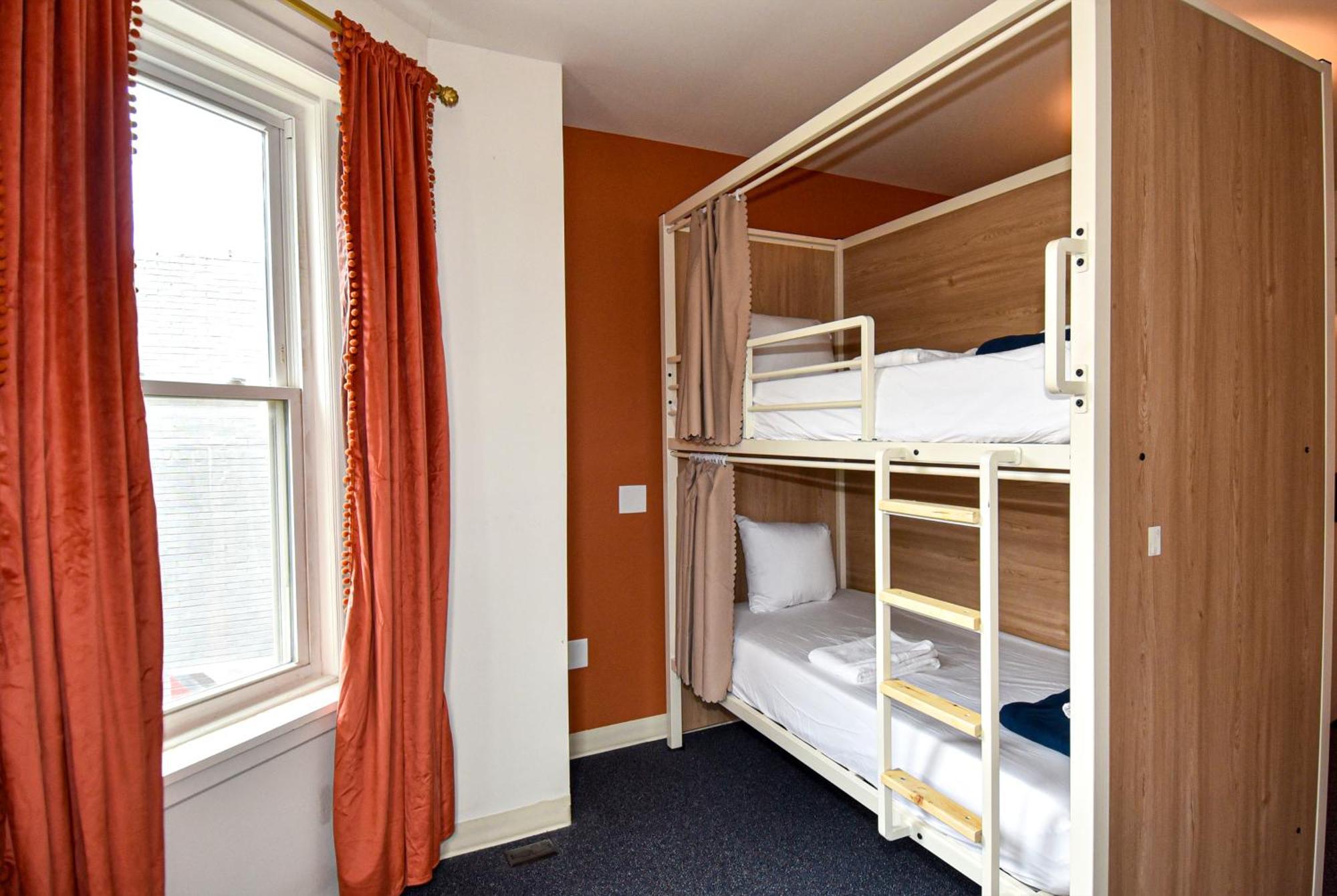 Caravan Hostel Dc Washington Exterior photo