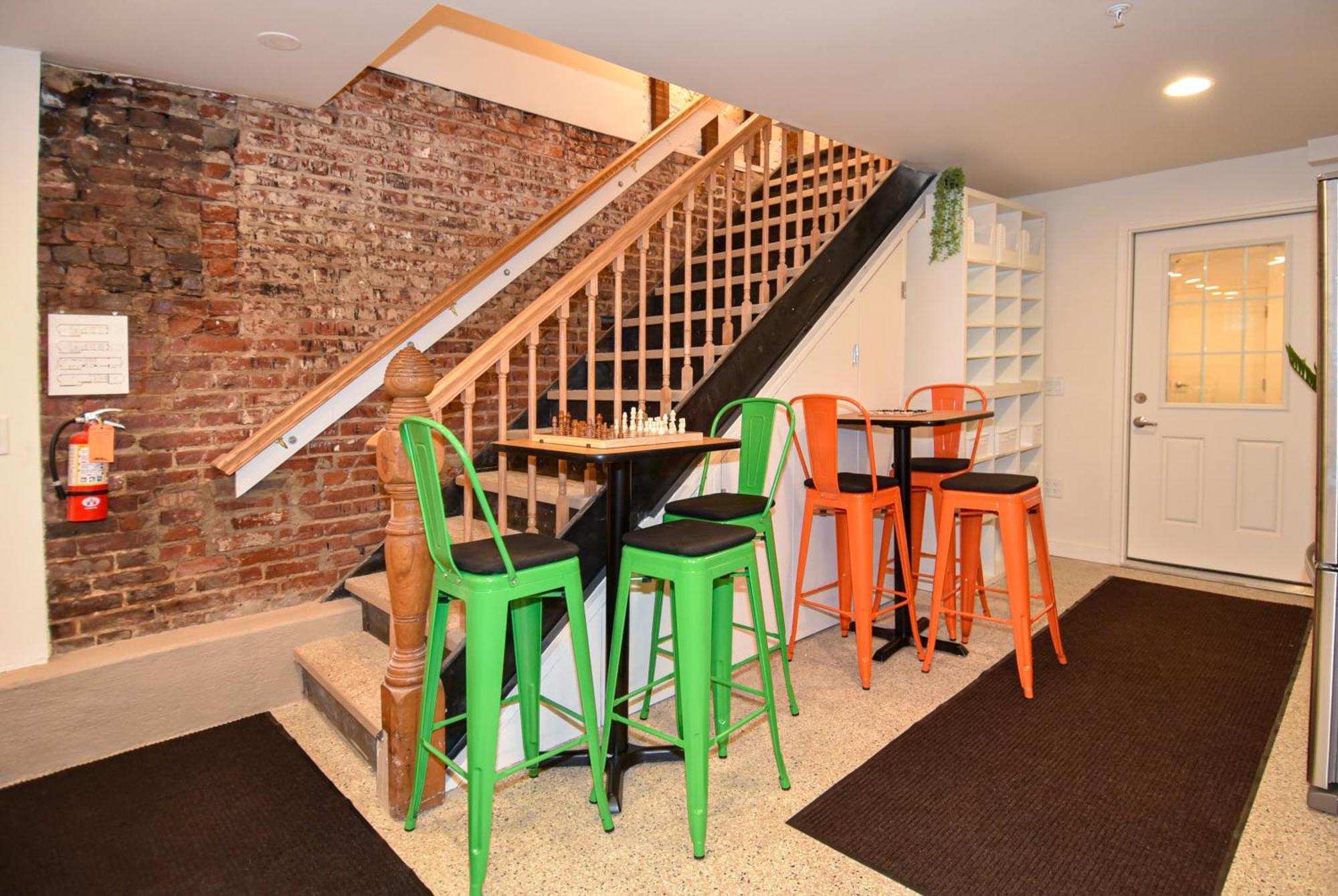 Caravan Hostel Dc Washington Exterior photo